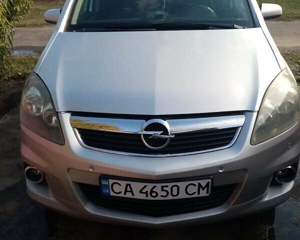 Серый Опель Зафира, объемом двигателя 1.7 л и пробегом 234 тыс. км за 6200 $, фото 1 на Automoto.ua
