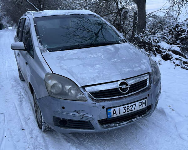 Серый Опель Зафира, объемом двигателя 2.2 л и пробегом 179 тыс. км за 3700 $, фото 1 на Automoto.ua