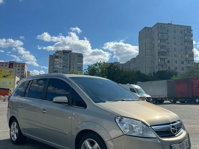 Серый Опель Зафира, объемом двигателя 1.7 л и пробегом 242 тыс. км за 4700 $, фото 1 на Automoto.ua