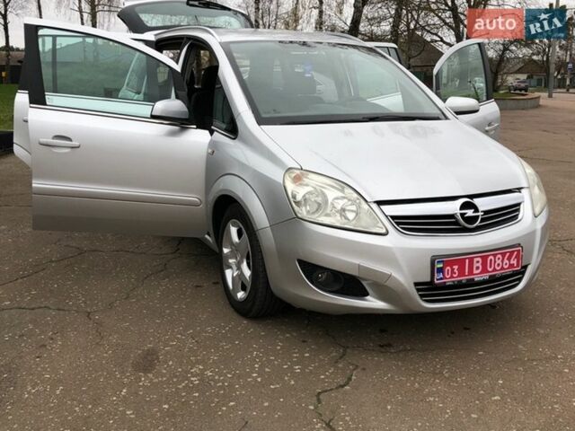 Серый Опель Зафира, объемом двигателя 1.6 л и пробегом 233 тыс. км за 6200 $, фото 1 на Automoto.ua