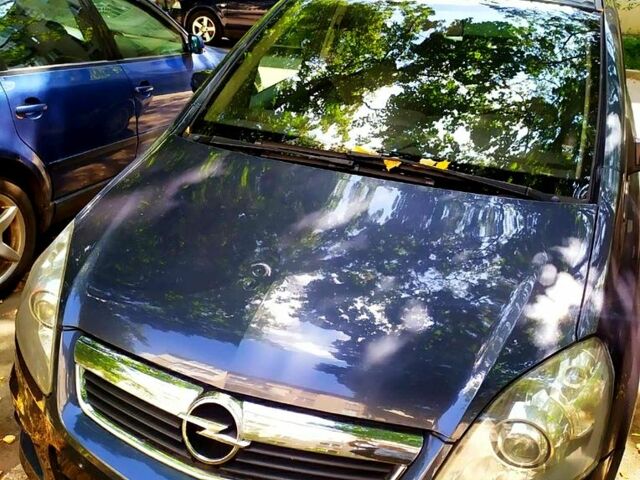 Серый Опель Зафира, объемом двигателя 2.2 л и пробегом 200 тыс. км за 6000 $, фото 1 на Automoto.ua