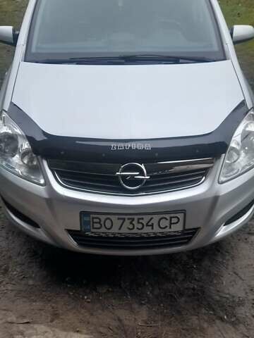 Серый Опель Зафира, объемом двигателя 1.6 л и пробегом 234 тыс. км за 5700 $, фото 1 на Automoto.ua