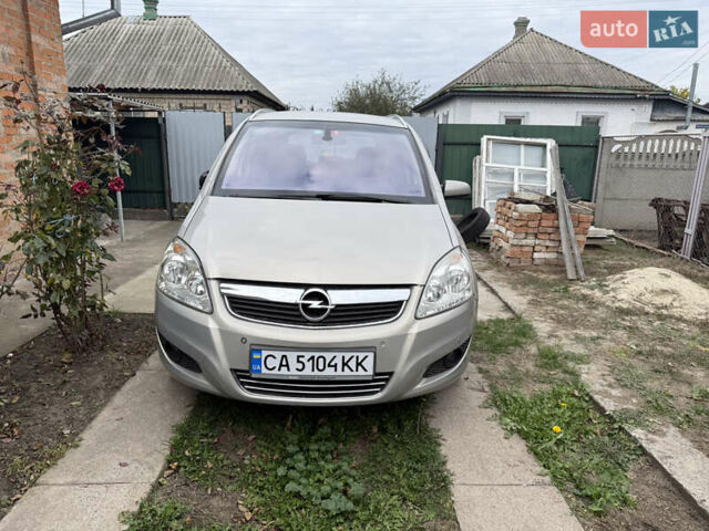 Серый Опель Зафира, объемом двигателя 1.91 л и пробегом 211 тыс. км за 6099 $, фото 1 на Automoto.ua