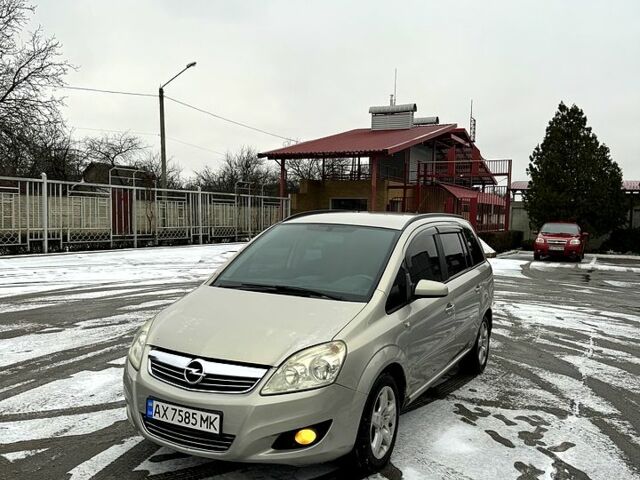 Серый Опель Зафира, объемом двигателя 1.8 л и пробегом 226 тыс. км за 4450 $, фото 1 на Automoto.ua
