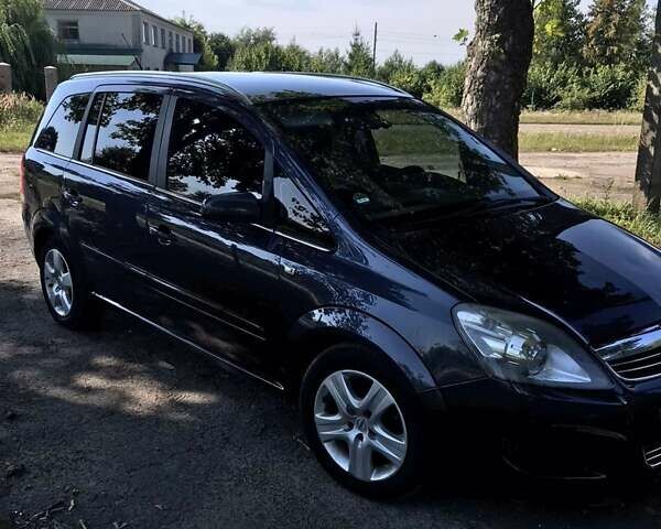 Серый Опель Зафира, объемом двигателя 1.69 л и пробегом 212 тыс. км за 5500 $, фото 1 на Automoto.ua