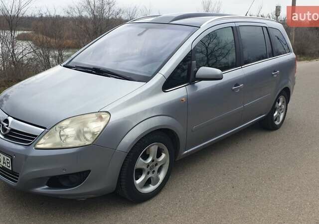 Серый Опель Зафира, объемом двигателя 1.69 л и пробегом 294 тыс. км за 6300 $, фото 1 на Automoto.ua