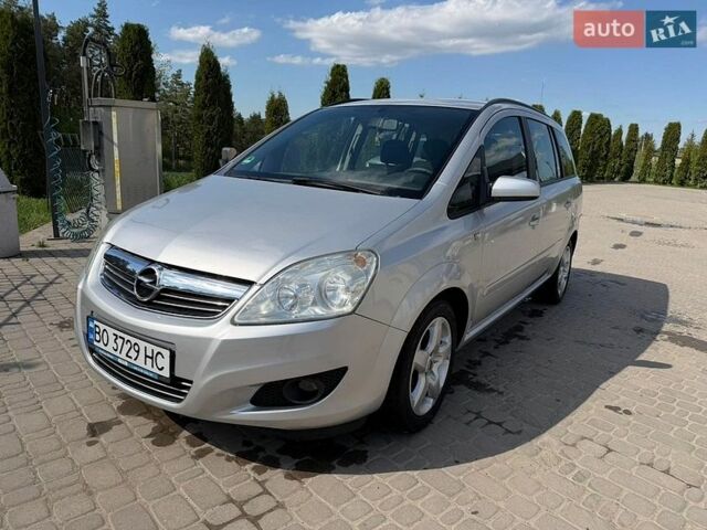 Серый Опель Зафира, объемом двигателя 1.6 л и пробегом 211 тыс. км за 5700 $, фото 1 на Automoto.ua