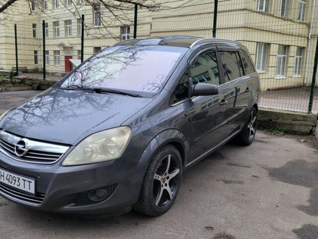 Серый Опель Зафира, объемом двигателя 1.9 л и пробегом 315 тыс. км за 6997 $, фото 1 на Automoto.ua