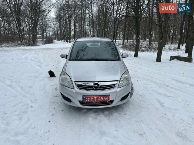 Серый Опель Зафира, объемом двигателя 1.6 л и пробегом 220 тыс. км за 6497 $, фото 1 на Automoto.ua