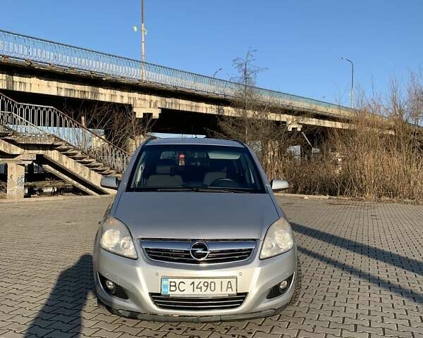 Серый Опель Зафира, объемом двигателя 1.7 л и пробегом 472 тыс. км за 4900 $, фото 1 на Automoto.ua