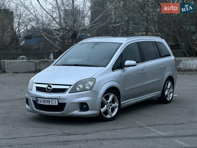 Серый Опель Зафира, объемом двигателя 1.7 л и пробегом 273 тыс. км за 6400 $, фото 1 на Automoto.ua