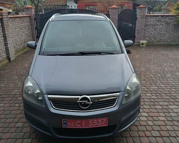 Серый Опель Зафира, объемом двигателя 1.8 л и пробегом 268 тыс. км за 5550 $, фото 1 на Automoto.ua