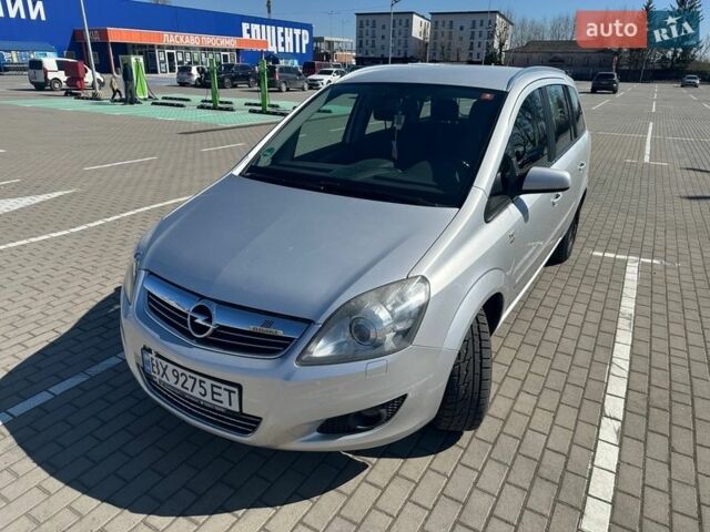 Серый Опель Зафира, объемом двигателя 1.6 л и пробегом 195 тыс. км за 4800 $, фото 1 на Automoto.ua