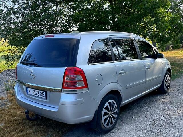 Серый Опель Зафира, объемом двигателя 1.7 л и пробегом 318 тыс. км за 6300 $, фото 1 на Automoto.ua