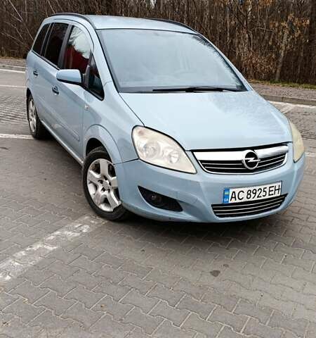 Серый Опель Зафира, объемом двигателя 1.69 л и пробегом 319 тыс. км за 5200 $, фото 1 на Automoto.ua