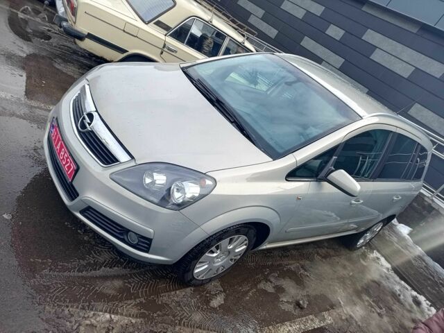 Серый Опель Зафира, объемом двигателя 1.6 л и пробегом 256 тыс. км за 5650 $, фото 1 на Automoto.ua