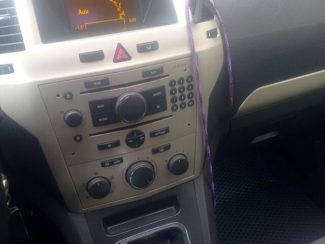 Серый Опель Зафира, объемом двигателя 1.7 л и пробегом 347 тыс. км за 6000 $, фото 1 на Automoto.ua