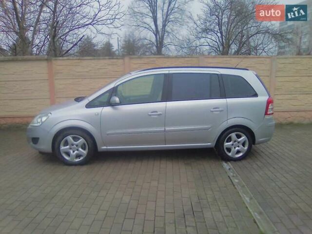Серый Опель Зафира, объемом двигателя 1.9 л и пробегом 220 тыс. км за 6800 $, фото 1 на Automoto.ua