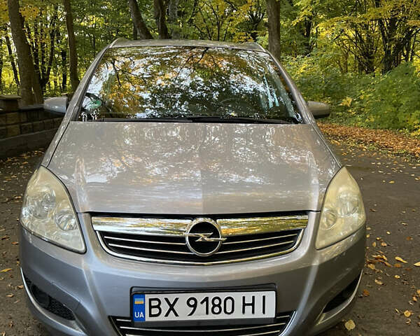 Серый Опель Зафира, объемом двигателя 1.8 л и пробегом 188 тыс. км за 5600 $, фото 1 на Automoto.ua