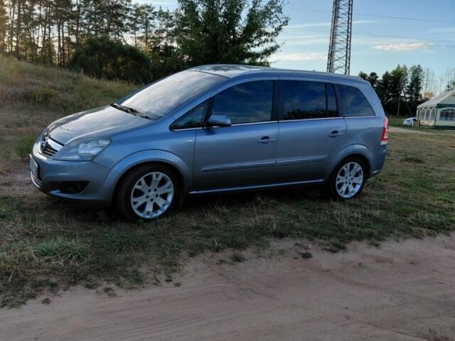 Серый Опель Зафира, объемом двигателя 1.8 л и пробегом 190 тыс. км за 5200 $, фото 1 на Automoto.ua