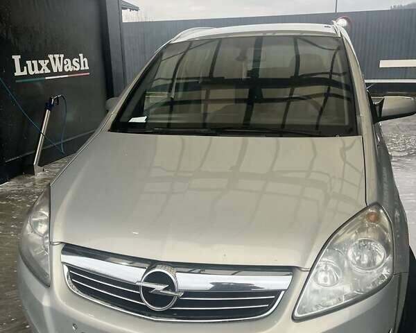 Серый Опель Зафира, объемом двигателя 1.7 л и пробегом 294 тыс. км за 5500 $, фото 1 на Automoto.ua