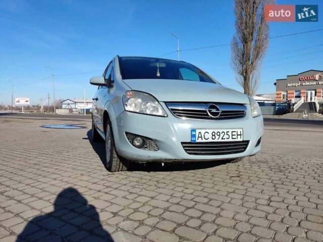 Серый Опель Зафира, объемом двигателя 1.7 л и пробегом 280 тыс. км за 5200 $, фото 1 на Automoto.ua