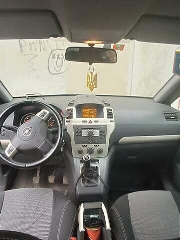 Серый Опель Зафира, объемом двигателя 1.91 л и пробегом 244 тыс. км за 7000 $, фото 1 на Automoto.ua