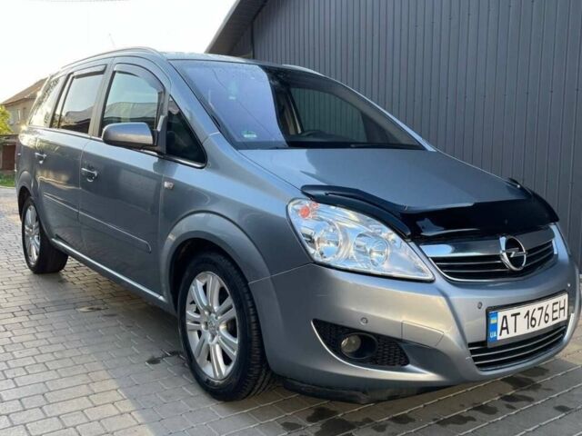Серый Опель Зафира, объемом двигателя 1.9 л и пробегом 245 тыс. км за 5350 $, фото 1 на Automoto.ua