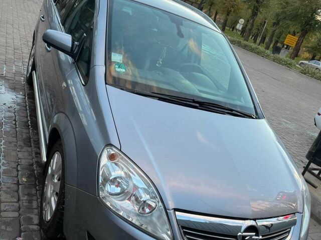 Серый Опель Зафира, объемом двигателя 1.6 л и пробегом 140 тыс. км за 7620 $, фото 1 на Automoto.ua