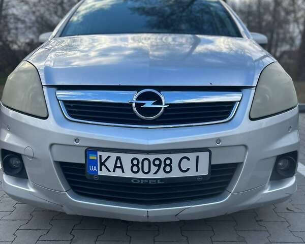 Серый Опель Зафира, объемом двигателя 1.69 л и пробегом 272 тыс. км за 5800 $, фото 1 на Automoto.ua