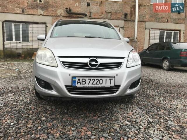 Серый Опель Зафира, объемом двигателя 1.9 л и пробегом 209 тыс. км за 6200 $, фото 1 на Automoto.ua