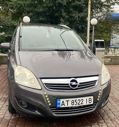 Серый Опель Зафира, объемом двигателя 1.69 л и пробегом 230 тыс. км за 5900 $, фото 1 на Automoto.ua