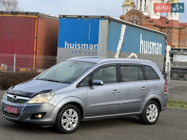 Серый Опель Зафира, объемом двигателя 1.7 л и пробегом 242 тыс. км за 6399 $, фото 1 на Automoto.ua