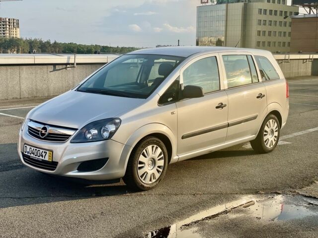 Сірий Опель Зафіра, об'ємом двигуна 1.6 л та пробігом 219 тис. км за 6199 $, фото 1 на Automoto.ua