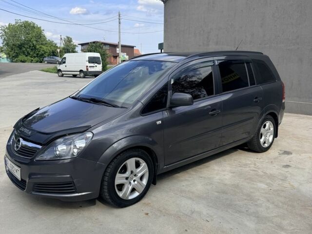 Серый Опель Зафира, объемом двигателя 1.7 л и пробегом 341 тыс. км за 5200 $, фото 1 на Automoto.ua