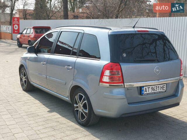 Серый Опель Зафира, объемом двигателя 1.7 л и пробегом 256 тыс. км за 6000 $, фото 1 на Automoto.ua