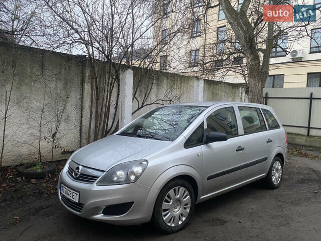 Серый Опель Зафира, объемом двигателя 1.7 л и пробегом 253 тыс. км за 6350 $, фото 1 на Automoto.ua