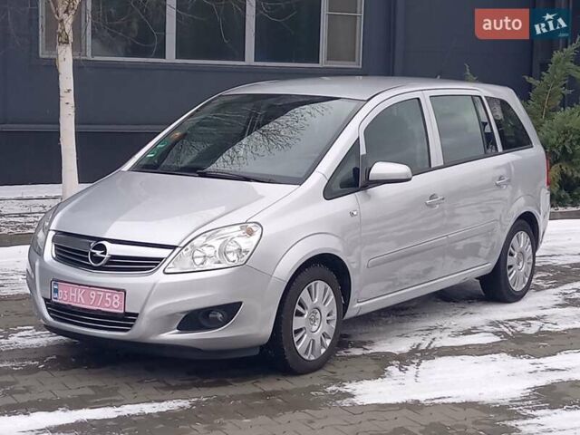 Серый Опель Зафира, объемом двигателя 1.6 л и пробегом 229 тыс. км за 6600 $, фото 1 на Automoto.ua