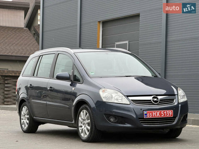 Серый Опель Зафира, объемом двигателя 1.6 л и пробегом 212 тыс. км за 6350 $, фото 1 на Automoto.ua