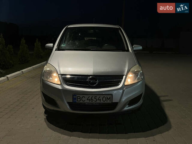 Серый Опель Зафира, объемом двигателя 1.69 л и пробегом 258 тыс. км за 5200 $, фото 1 на Automoto.ua