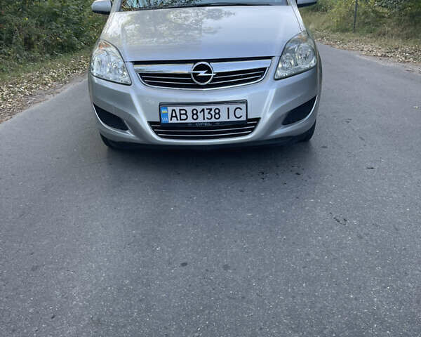 Серый Опель Зафира, объемом двигателя 1.6 л и пробегом 208 тыс. км за 5800 $, фото 1 на Automoto.ua