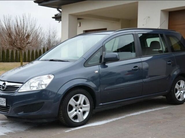 Серый Опель Зафира, объемом двигателя 0 л и пробегом 235 тыс. км за 2100 $, фото 1 на Automoto.ua