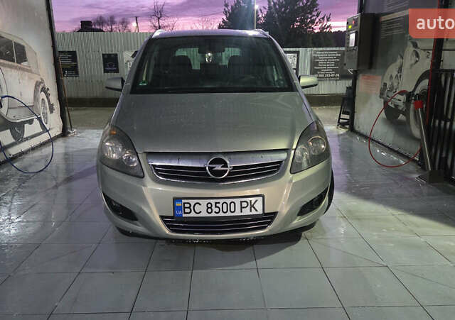 Серый Опель Зафира, объемом двигателя 1.69 л и пробегом 230 тыс. км за 5500 $, фото 1 на Automoto.ua