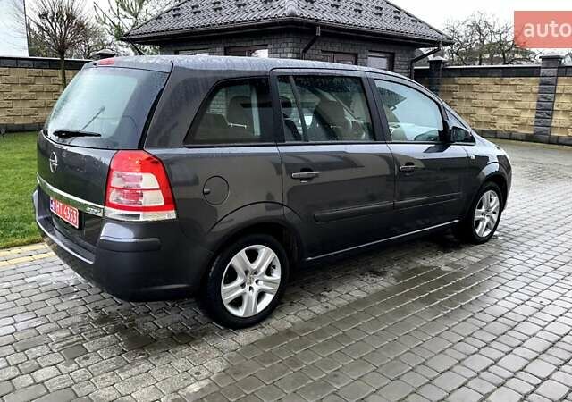 Серый Опель Зафира, объемом двигателя 1.6 л и пробегом 198 тыс. км за 6150 $, фото 1 на Automoto.ua