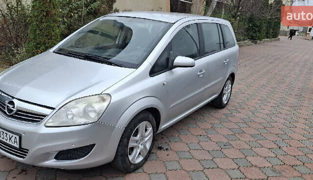 Серый Опель Зафира, объемом двигателя 1.7 л и пробегом 275 тыс. км за 7500 $, фото 1 на Automoto.ua