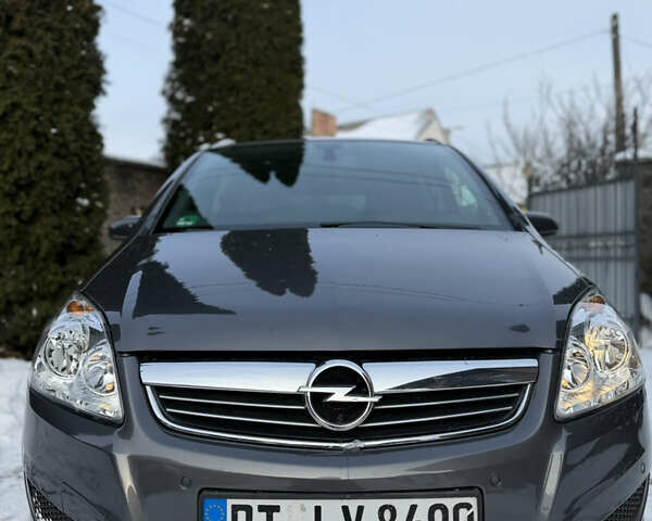 Серый Опель Зафира, объемом двигателя 1.8 л и пробегом 179 тыс. км за 6250 $, фото 1 на Automoto.ua