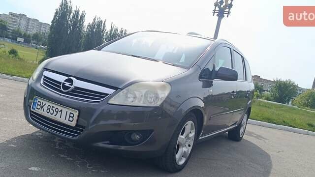 Серый Опель Зафира, объемом двигателя 1.69 л и пробегом 265 тыс. км за 6700 $, фото 1 на Automoto.ua