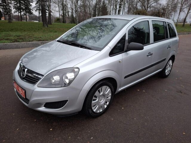 Серый Опель Зафира, объемом двигателя 1.6 л и пробегом 190 тыс. км за 5600 $, фото 1 на Automoto.ua