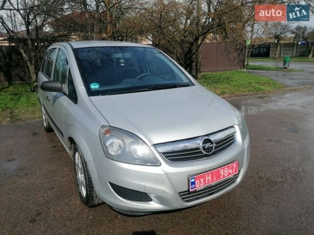 Серый Опель Зафира, объемом двигателя 1.6 л и пробегом 195 тыс. км за 5850 $, фото 1 на Automoto.ua