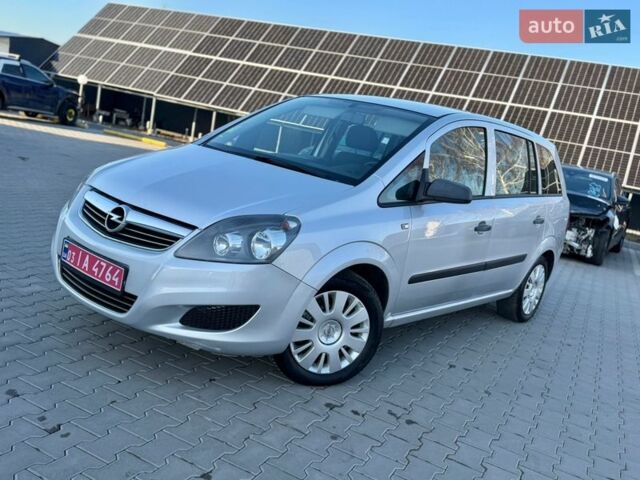 Серый Опель Зафира, объемом двигателя 1.8 л и пробегом 242 тыс. км за 6200 $, фото 1 на Automoto.ua